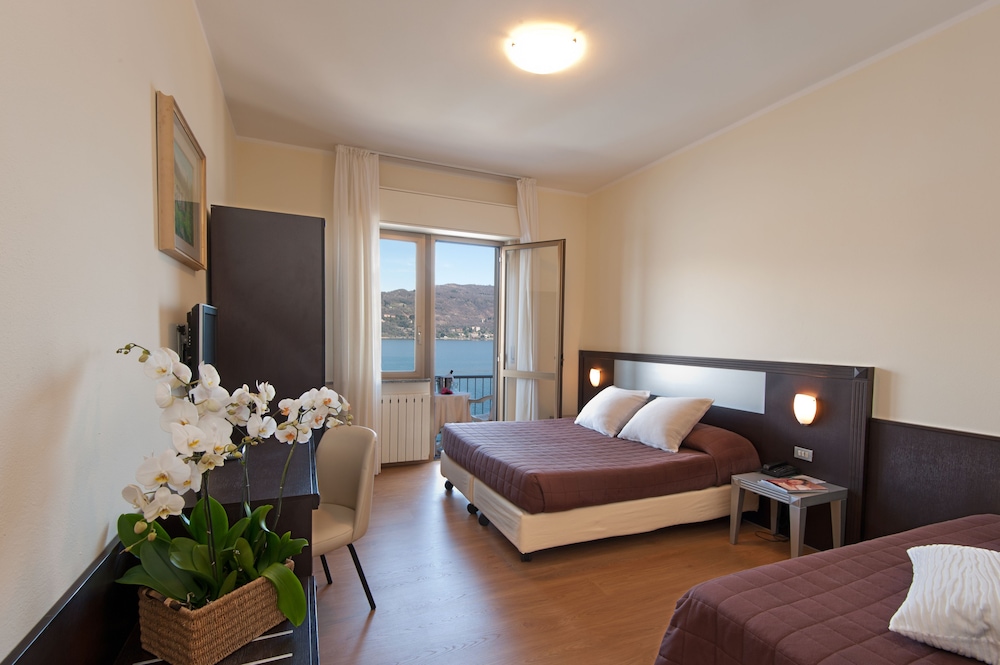 Superior Quadruple Room, Lake View - Photo 1
