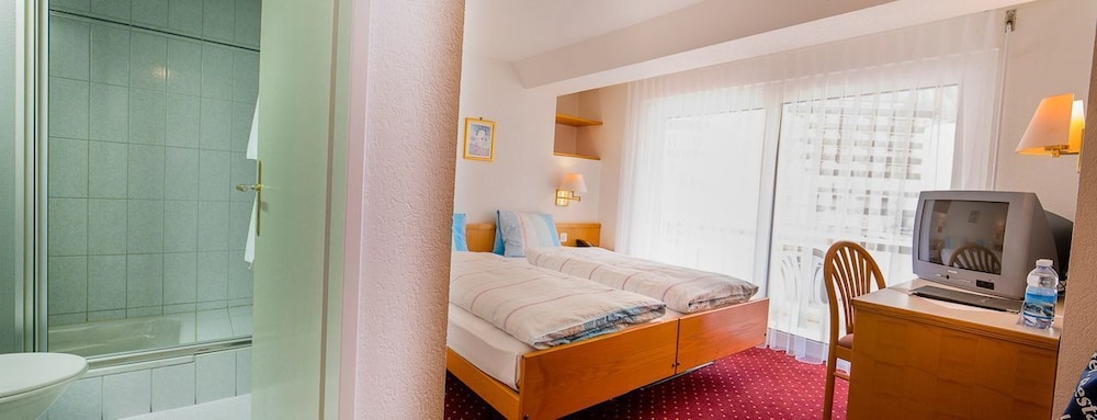 Standard Twin Room photo 2