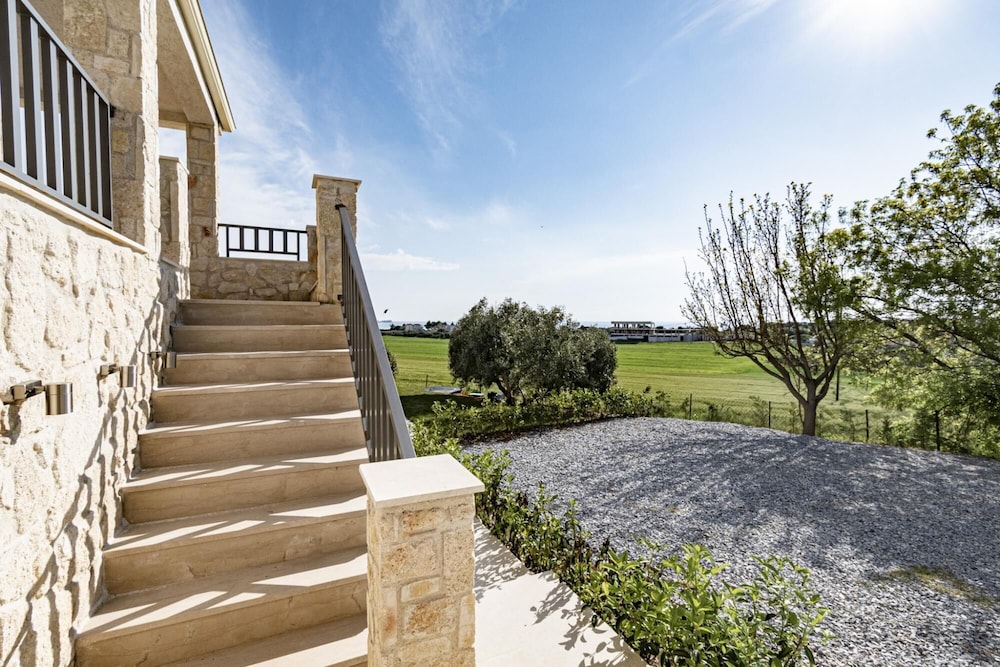 Villa photo 3