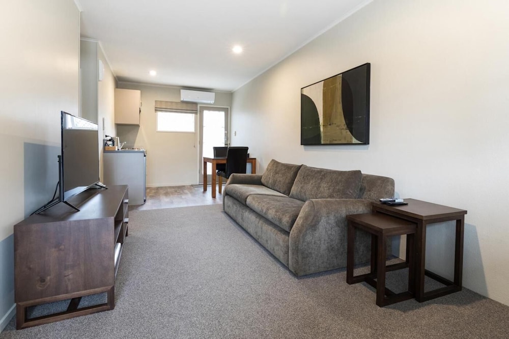 1 Bedroom Spa Bath Unit photo 1