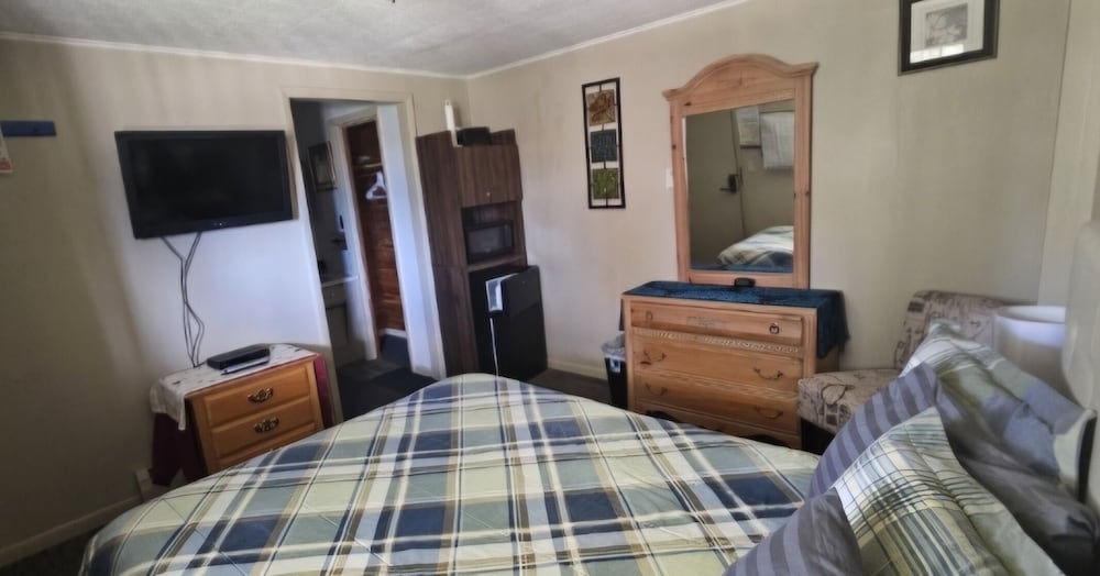 Standard Room, 1 Queen Bed, Balcony photo 1