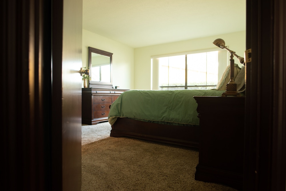 Luxury Condo, 2 Bedrooms, Balcony, Lake View photo 1