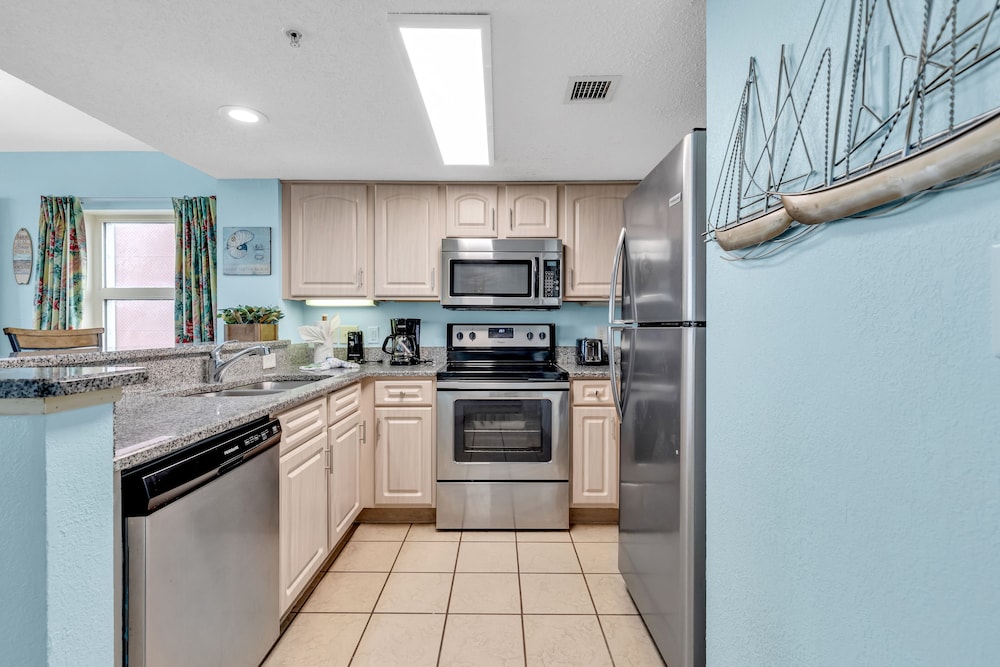Classic Condo, 2 Bedrooms, Ocean View, Oceanfront, photo 6