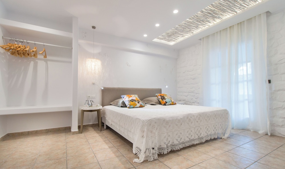 Superior Suite (4 Adults)