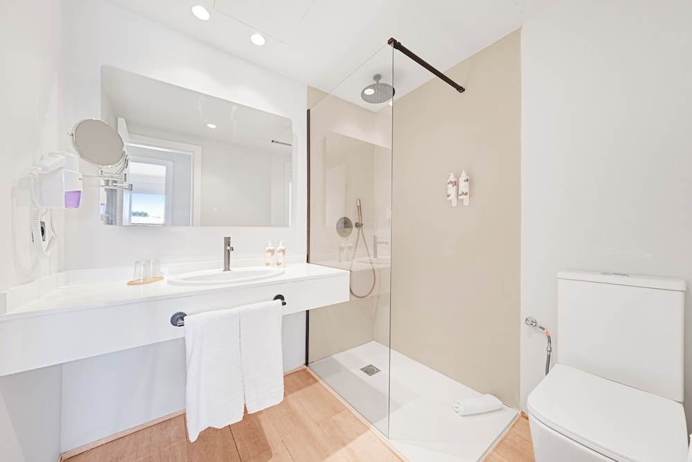 Suite - Photo 3