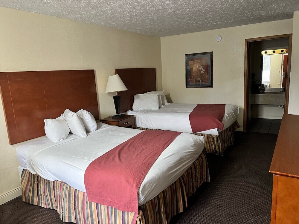 Suite, Multiple Beds, Non Smoking - Photo 2