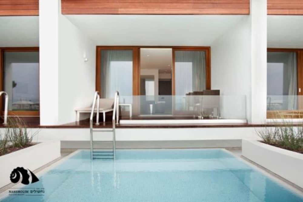 Deluxe Suite, Private Pool photo 2