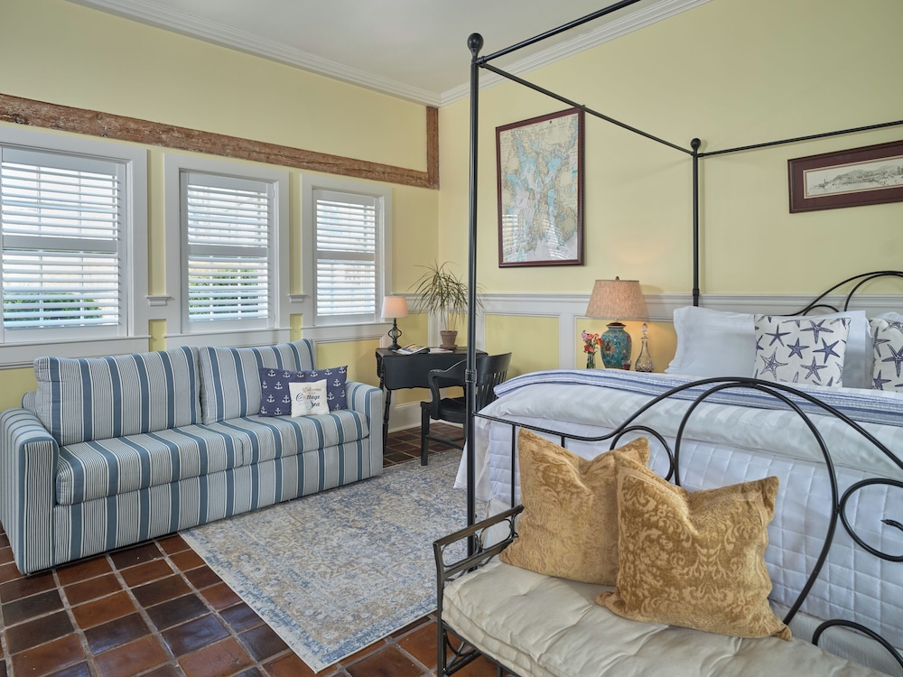 Lewis Bay Light Suite photo 3