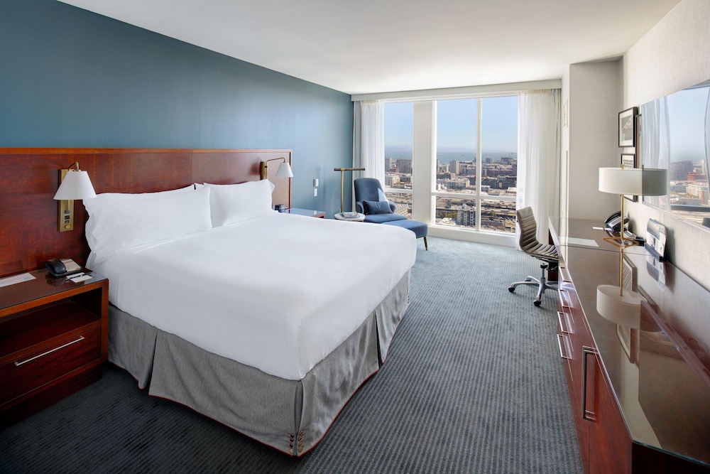 Classic Room, 1 King Bed (Skyline View) - Photo 5
