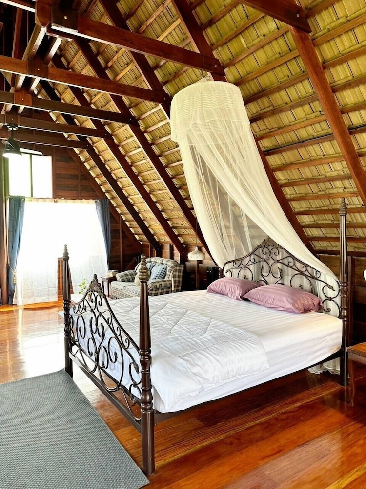 Queen Room photo 1