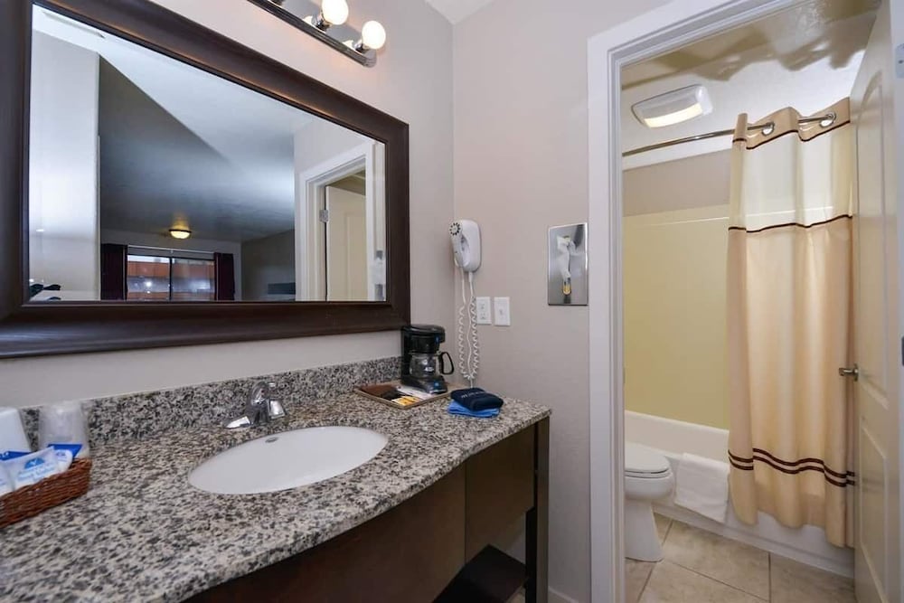 Deluxe Double Room, City View