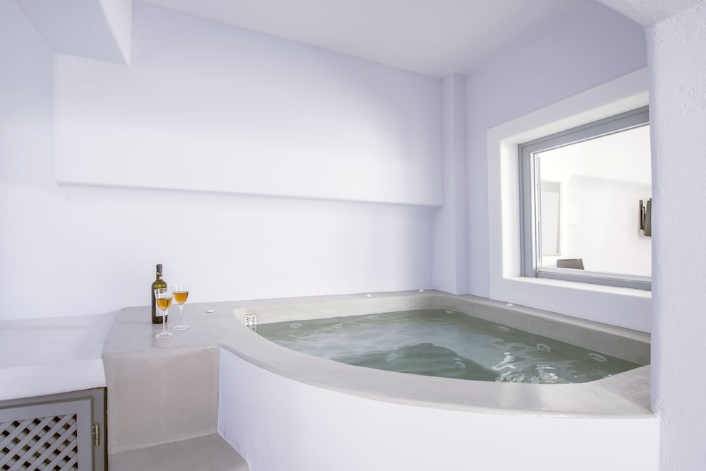 Grand Suite, Jetted Tub, Partial Sea View, photo 6