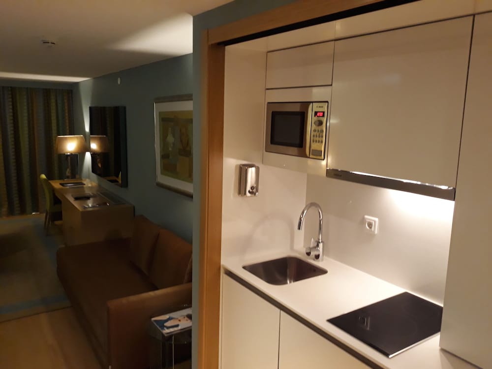 Deluxe Twin Room, 2 Twin Beds, Kitchenette, City View photo 3