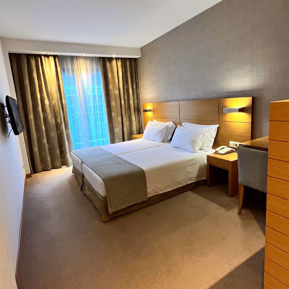 Twin Room - Disability Access - Photo 2