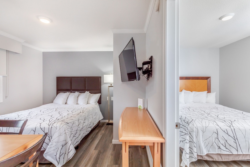 Superior Suite, 2 Queen Beds, Accessible, Courtyard View photo 2