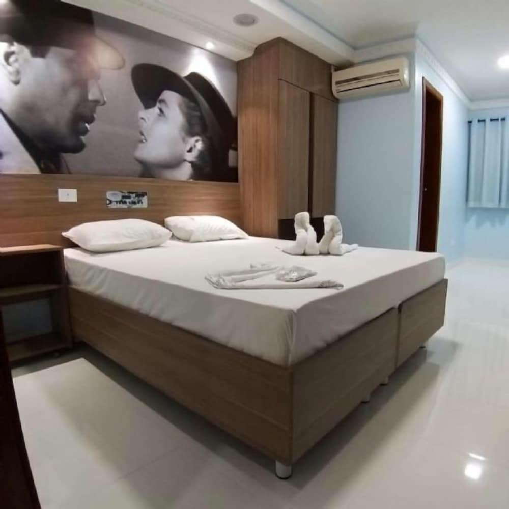 Suite, Jetted Tub (Casablanca) photo 1