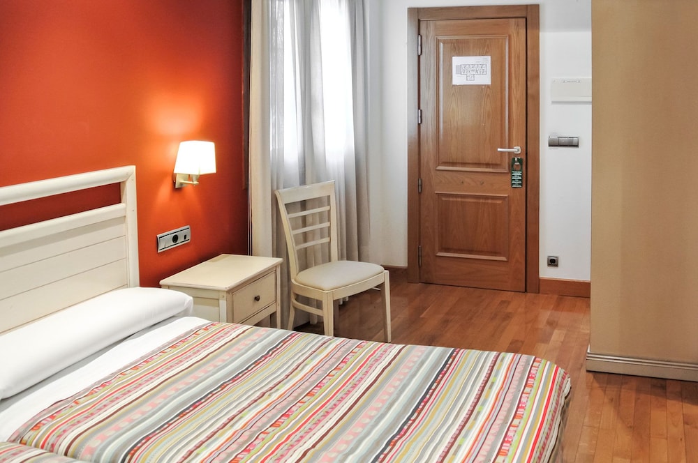 Habitación triple, baño privado