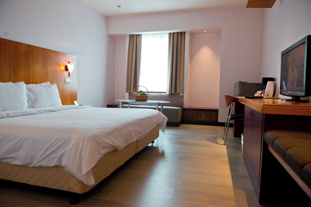 Deluxe Room, 1 King Bed photo 1