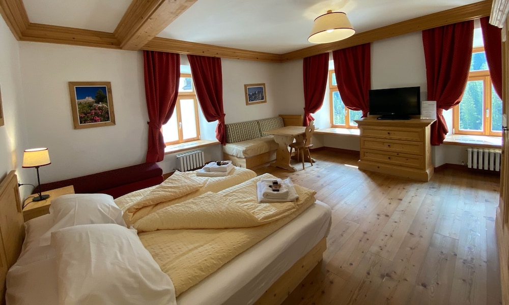 Deluxe Quadruple Room, Mountain View