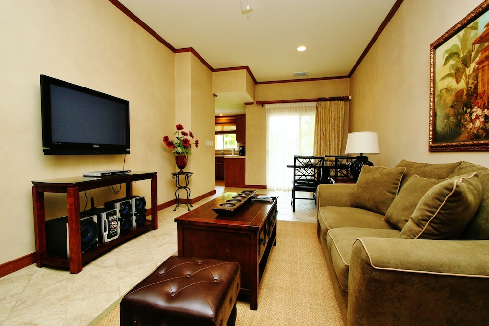 Luxury Condo, 2 Bedrooms, Concierge Service, Mountain View