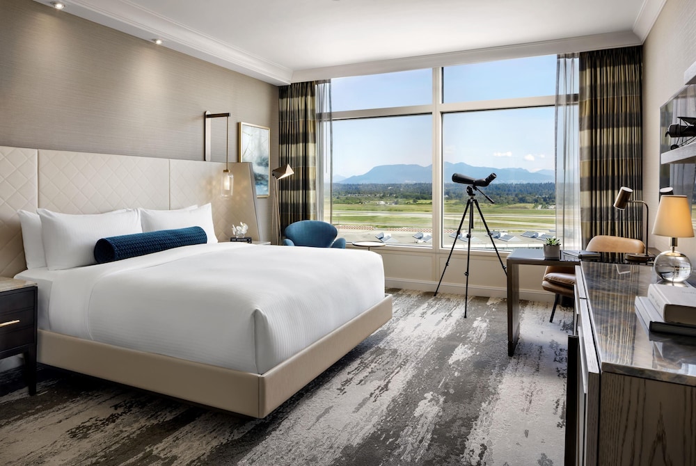 Fairmont Gold, Room, 1 King Bed, Non Smoking