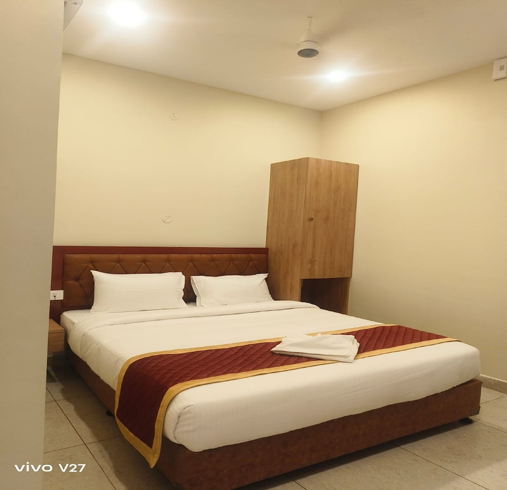 Deluxe Room - Photo 11