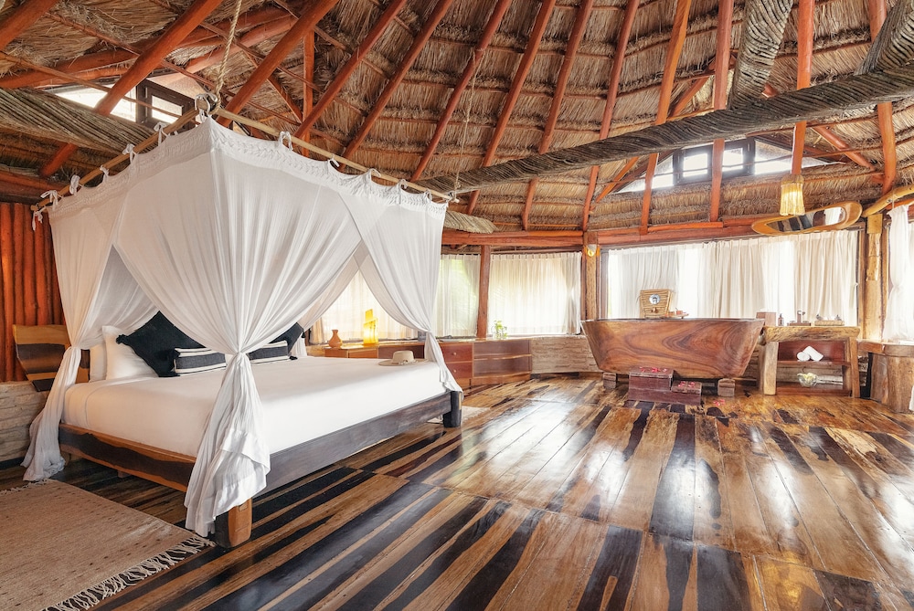 Signature Suite, 1 King Bed, Garden View - Photo 1