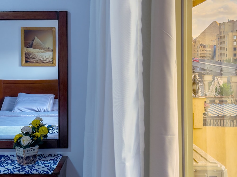 Deluxe Triple Room, City View photo 3