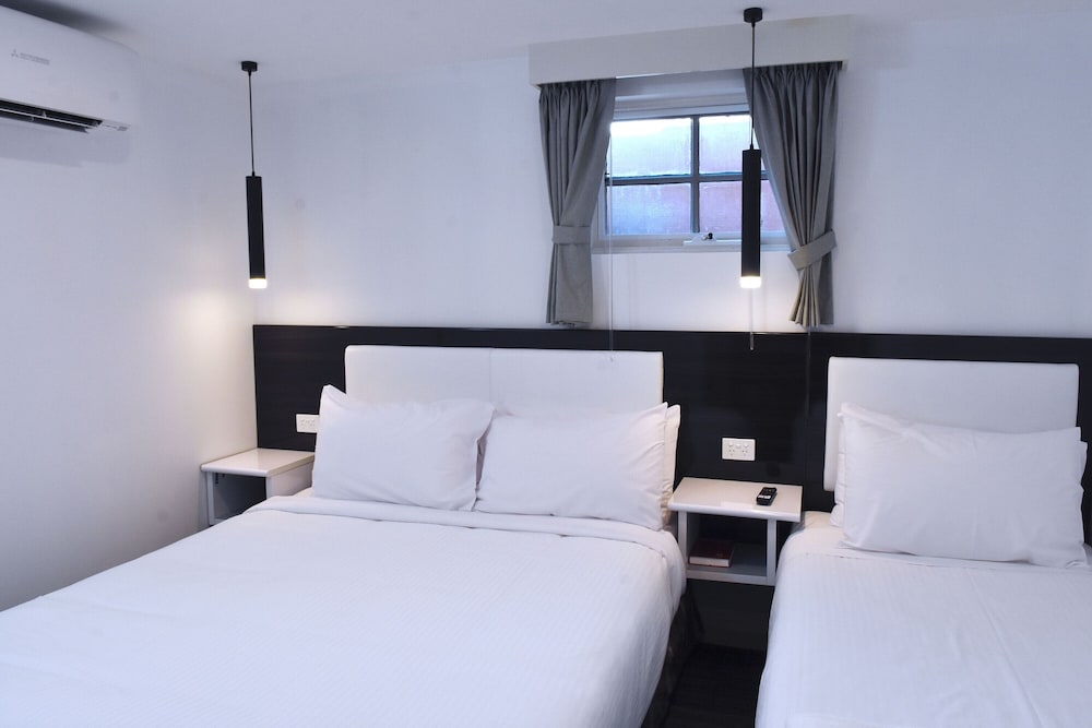 One Bedroom Apartment 1 Queen and 1 Twin Bed - Photo 1