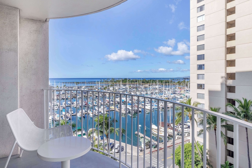 1 Bedroom Partial Ocean Access Tub Balcony - Photo 5
