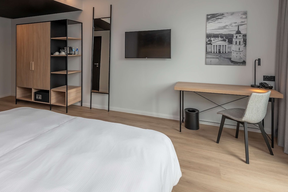 Superior Room, Terrace (Airport View) - Photo 2
