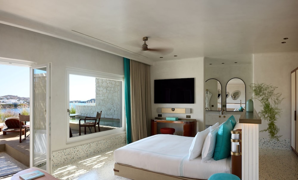 Panoramic Suite, Jetted Tub, Sea View photo 3