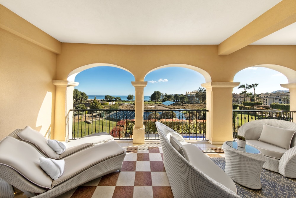 St. Regis 1 Bedroom Residence Suite, 1 King Bed