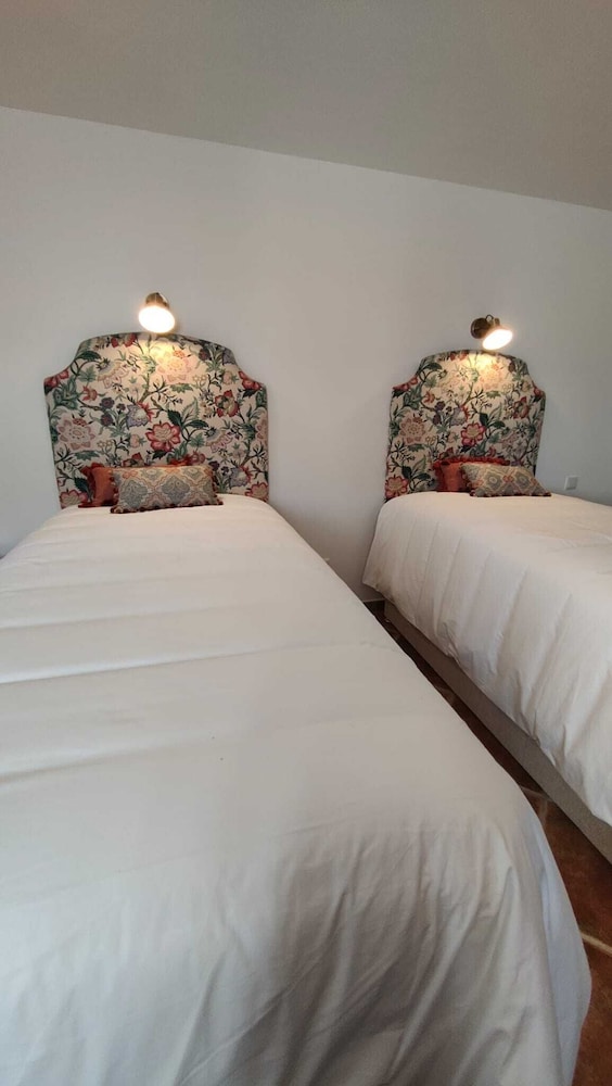 Classic Twin Room - Photo 4