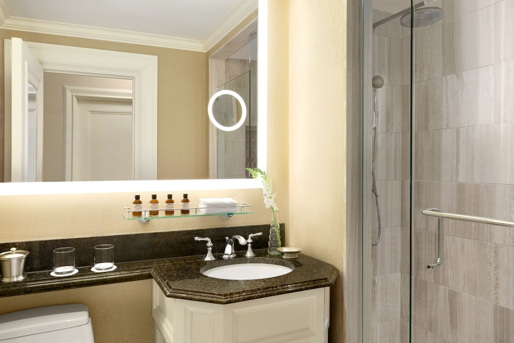 Fairmont Gold, Suite, 1 King Bed - Photo 4