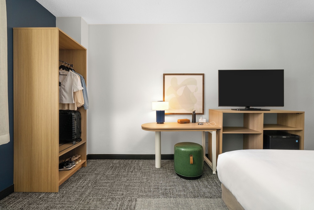 Room, 2 Queen Beds, Accessible, Bathtub (Mobility & Hearing) photo 3