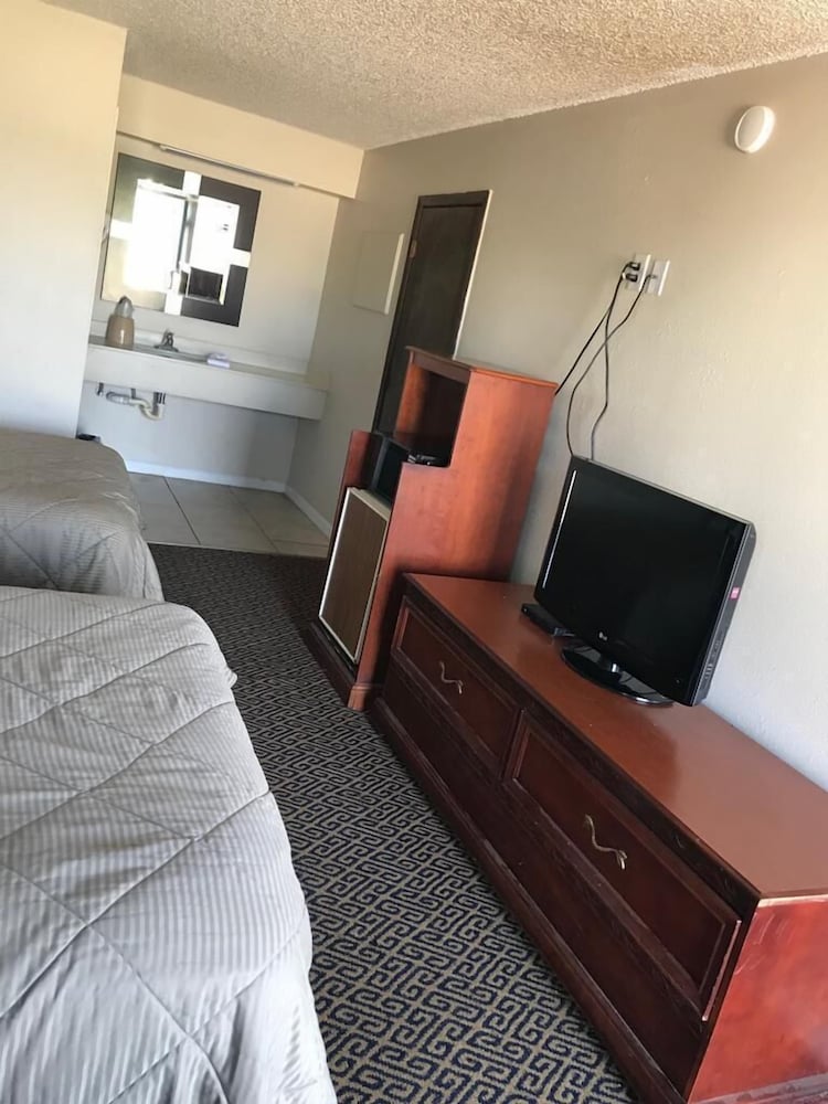 Basic Double Room, Non Smoking photo 2