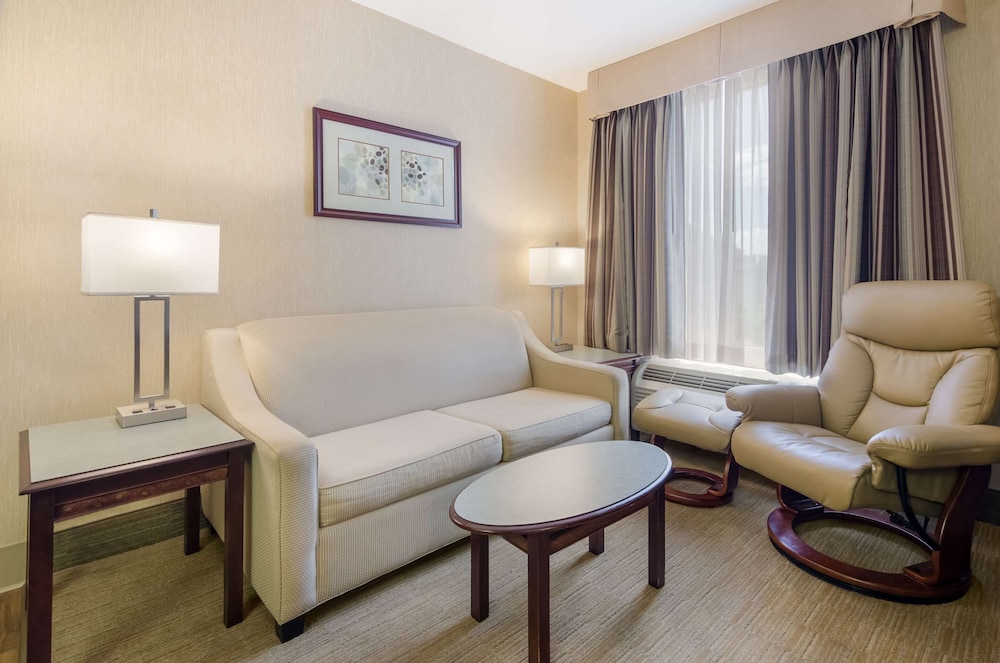 Suite, Multiple Beds, Non Smoking (1st Floor) - Photo 2