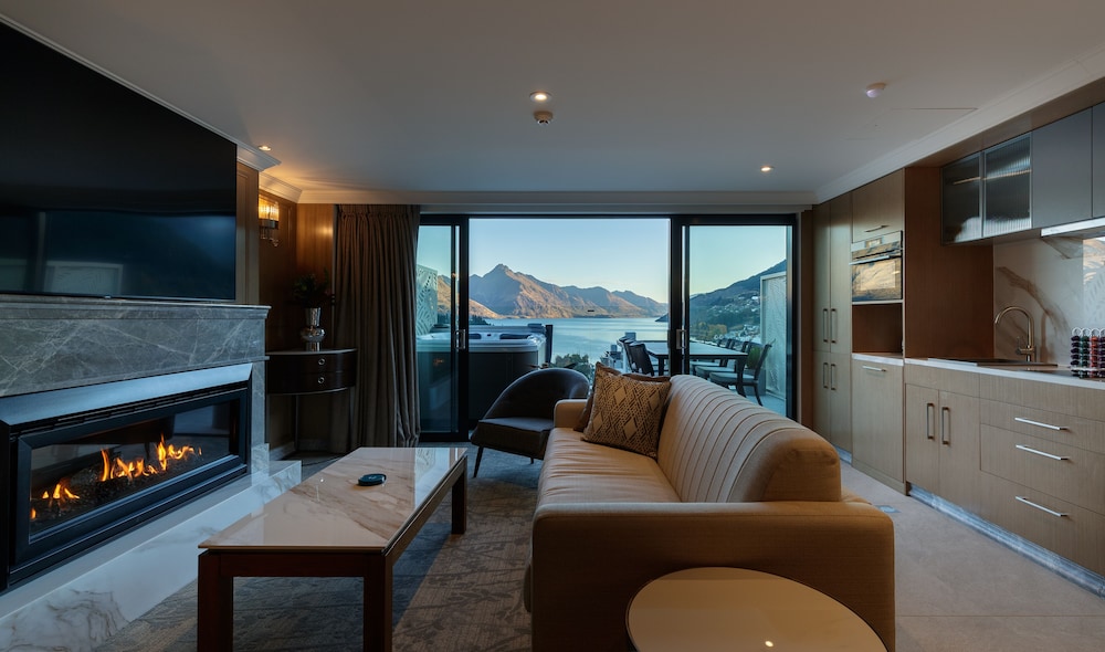 Lakeview Suite - Photo 2