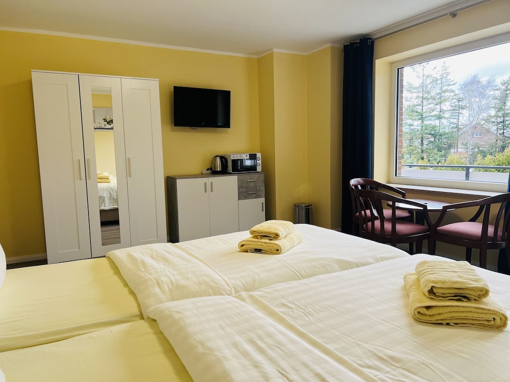 Standard Twin Room, 2 Twin Beds - Photo 1