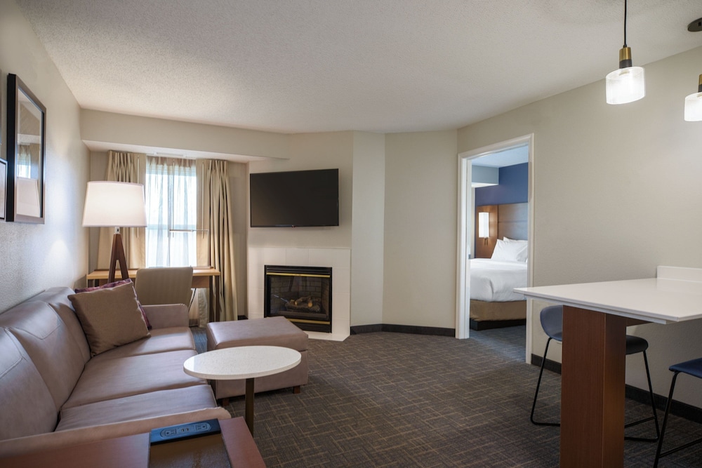 Suite, 1 Bedroom - Photo 1