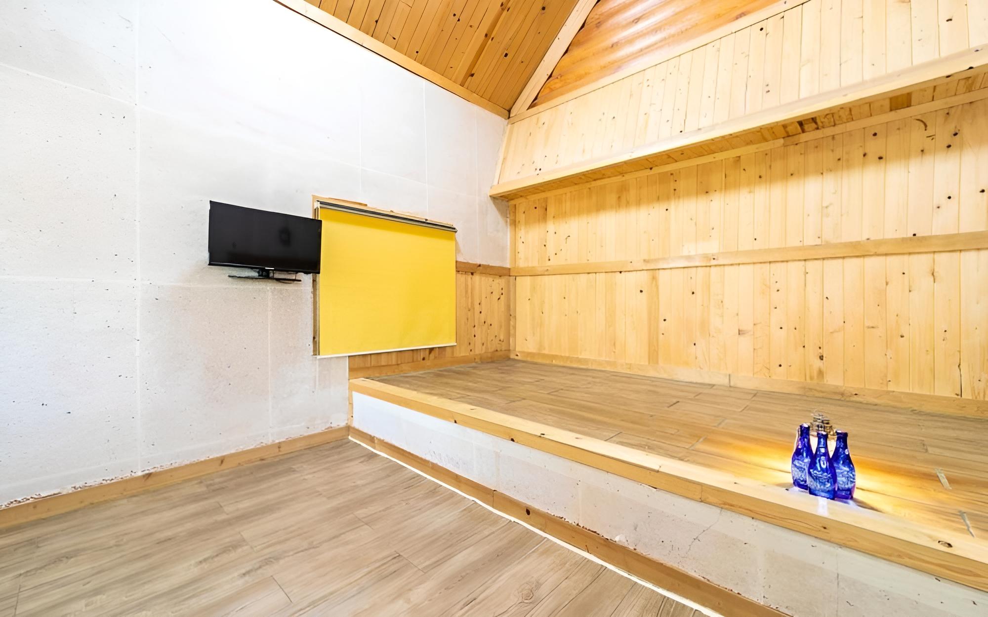 Room (Main building)
