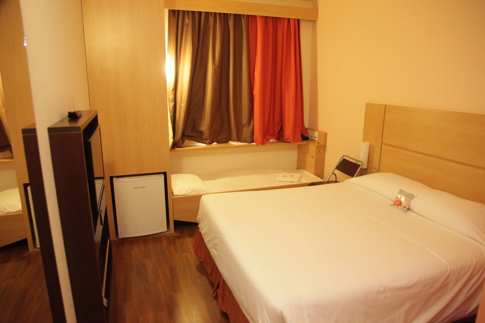 Standard Room, Multiple Beds photo 2