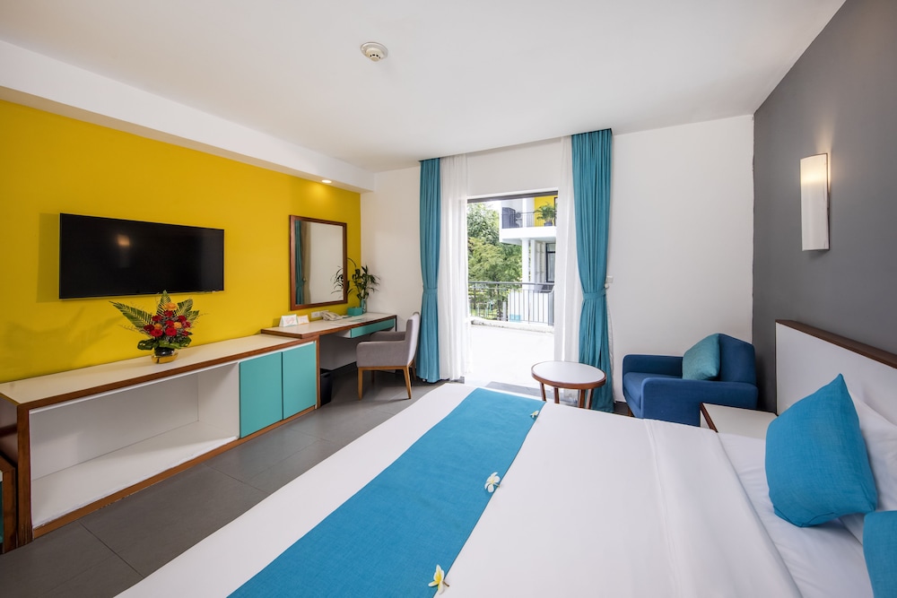 Deluxe Double Room, Balcony, Pool View photo 2