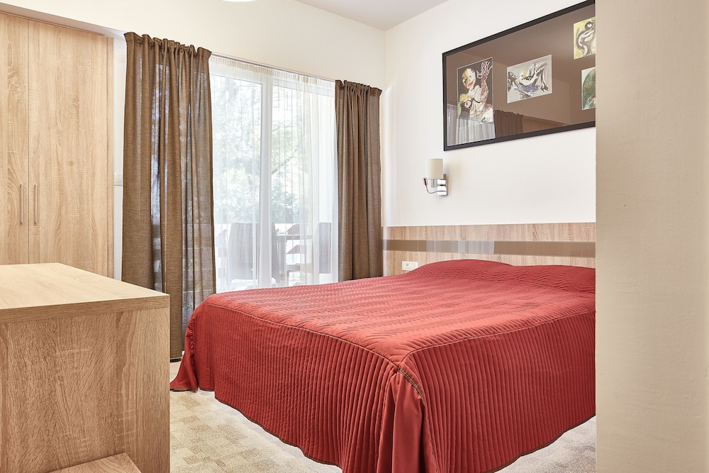 Deluxe Apartment, Accessible, Garden View photo 2