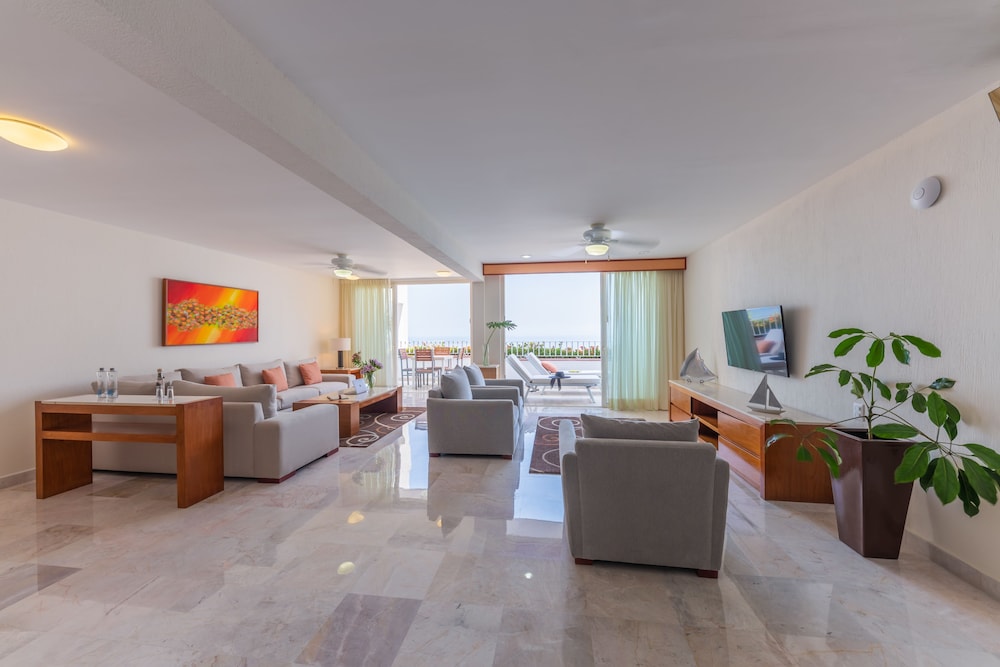 Grand Three Bedrooms