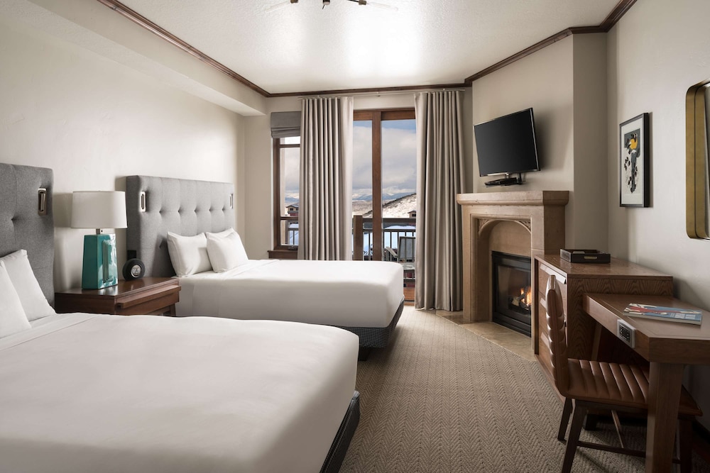 Deluxe Room, 2 Queen Beds, Balcony - Photo 4