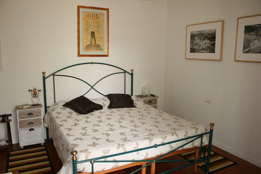 Double Room, 1 Queen Bed