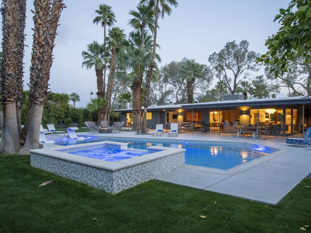 House, Multiple Beds (West Elm House: The Seven-Eighty)
