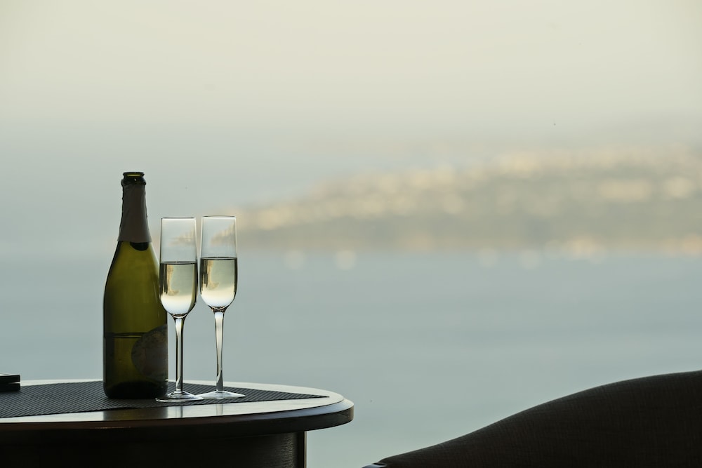 Luxury Suite, 1 King Bed, Bay View, Sea Facing photo 3